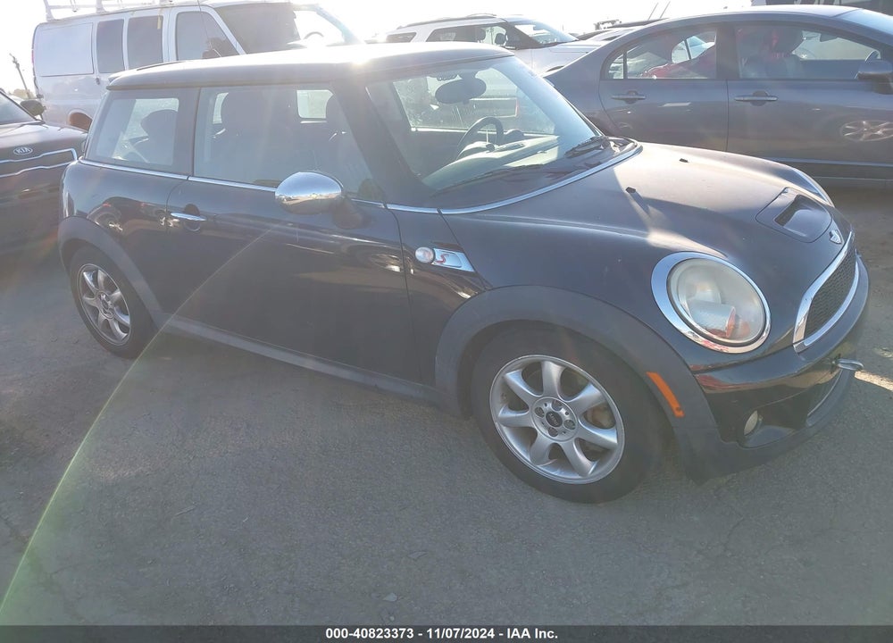 2008 MINI COOPER S VIN: WMWMF73578TV35835
