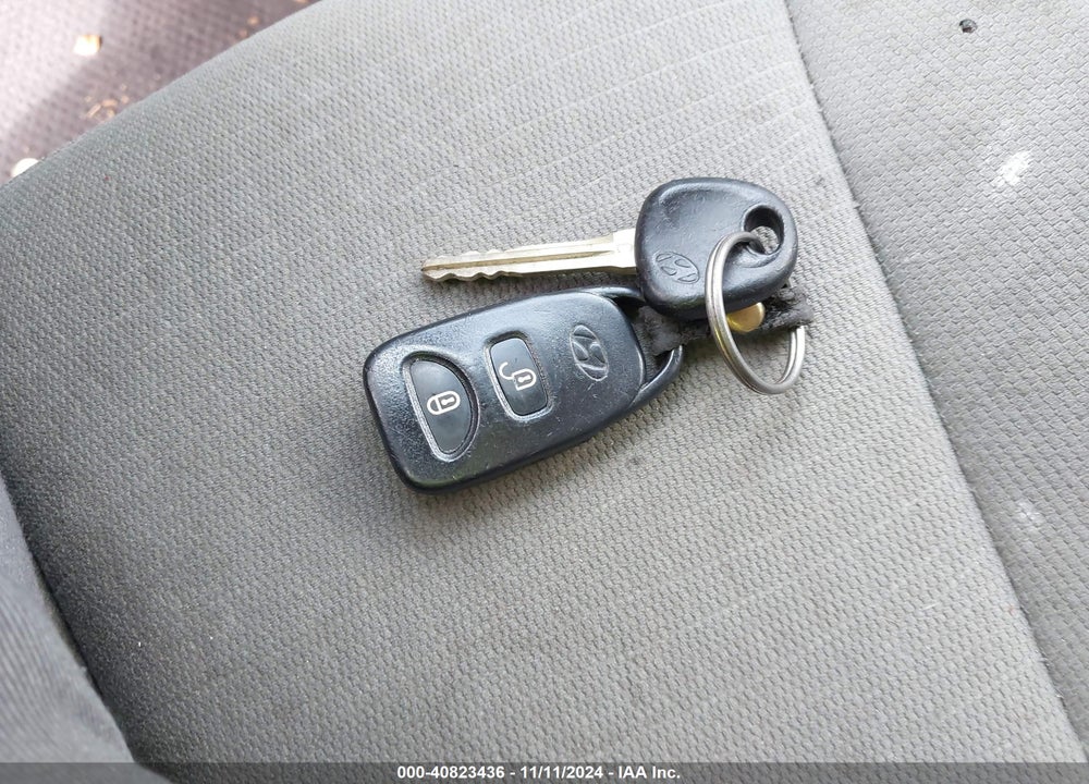 2012 HYUNDAI SANTA FE GLS VIN: 5XYZG3AB8CG103167
