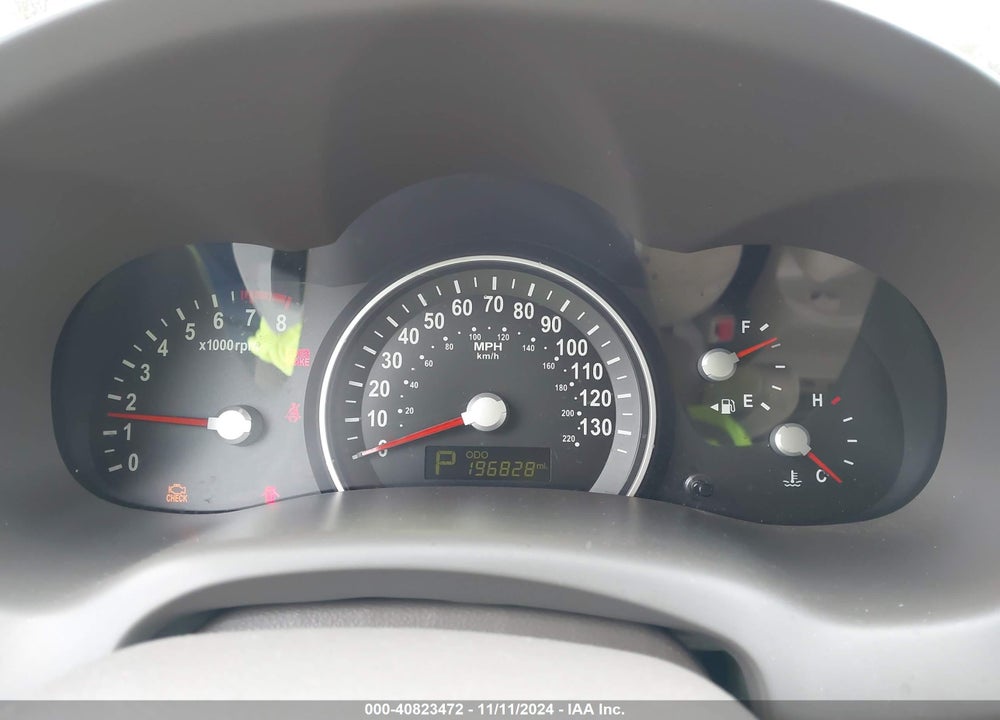 2011 KIA SEDONA LX VIN: KNDMG4C7XB6405053