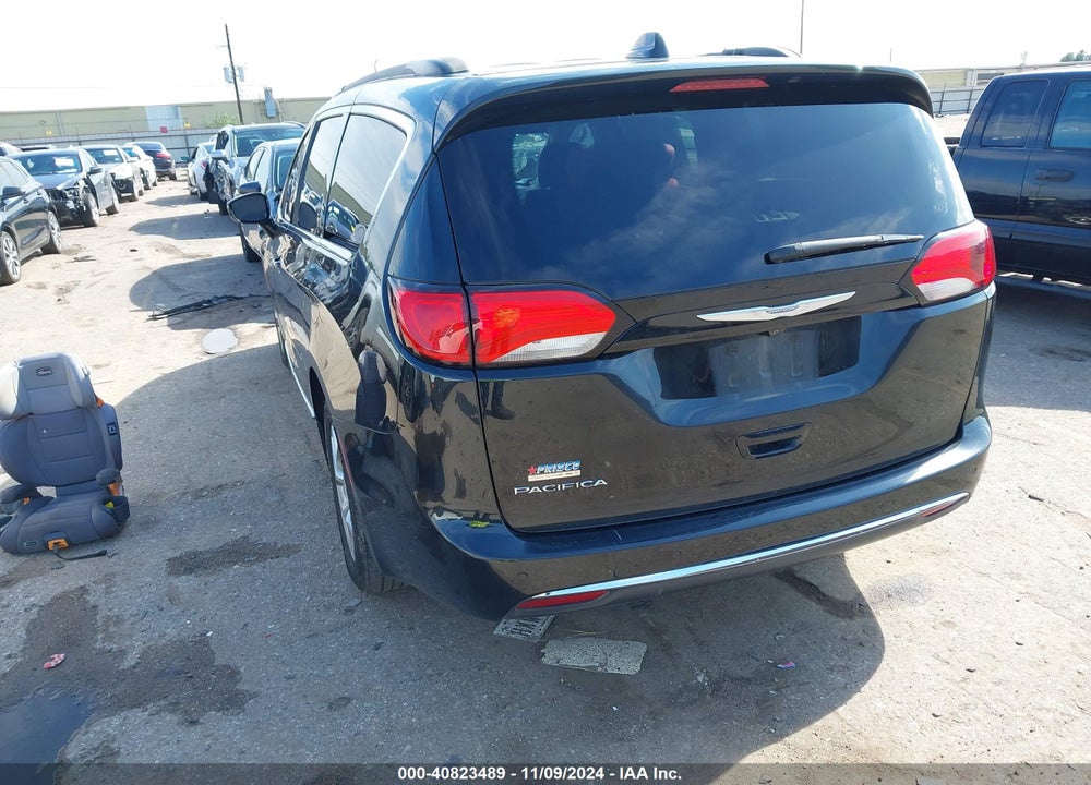 2017 CHRYSLER PACIFICA TOURING L VIN: 2C4RC1BGXHR809733