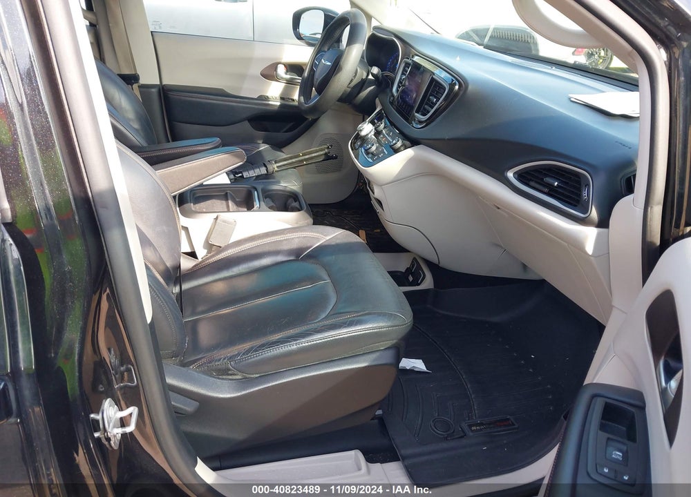 2017 CHRYSLER PACIFICA TOURING L VIN: 2C4RC1BGXHR809733