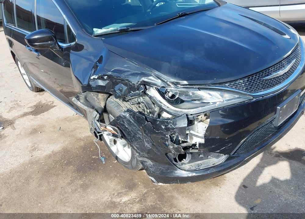 2017 CHRYSLER PACIFICA TOURING L VIN: 2C4RC1BGXHR809733
