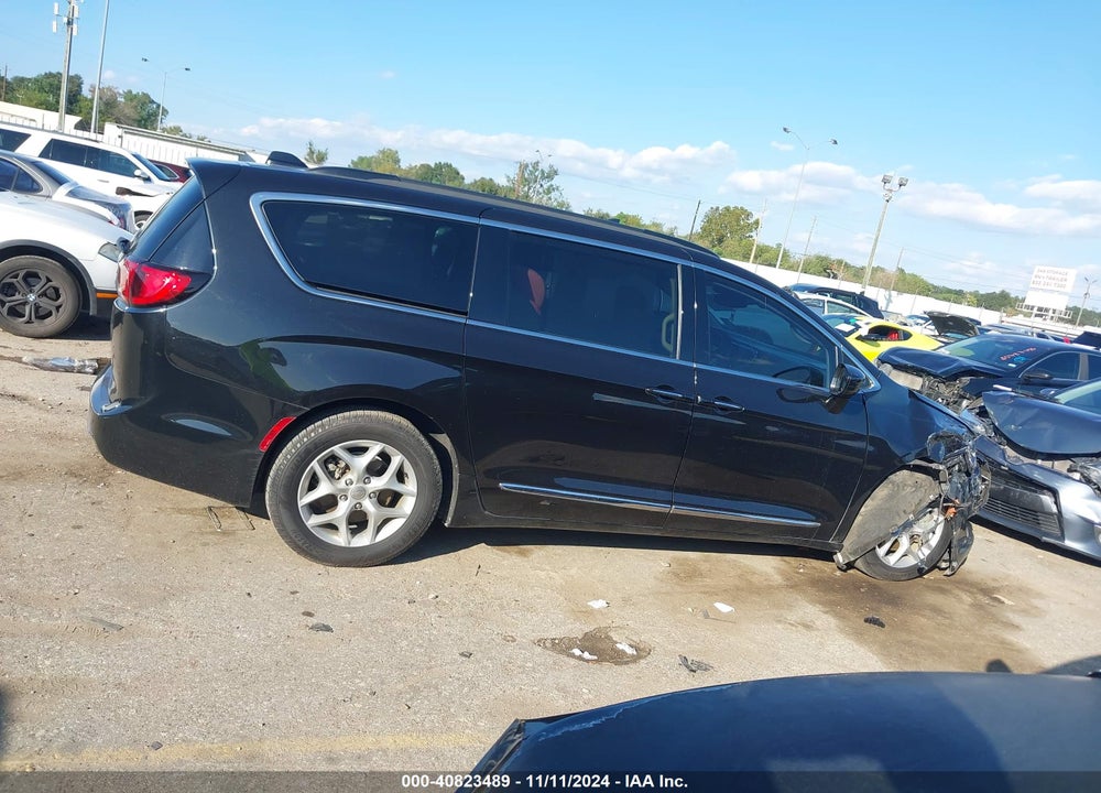 2017 CHRYSLER PACIFICA TOURING L VIN: 2C4RC1BGXHR809733