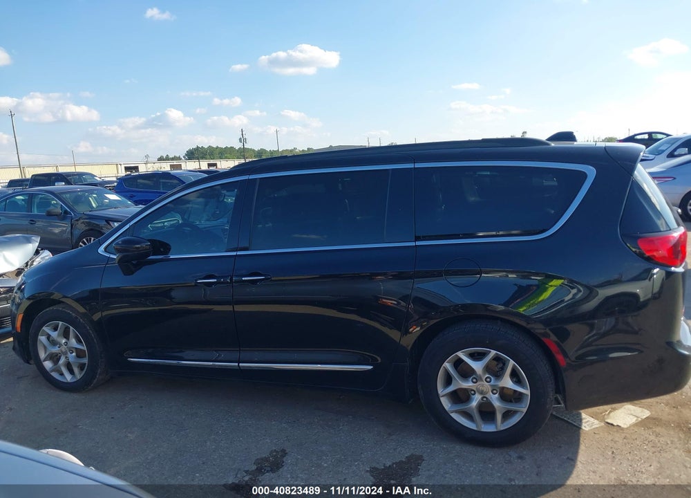 2017 CHRYSLER PACIFICA TOURING L VIN: 2C4RC1BGXHR809733
