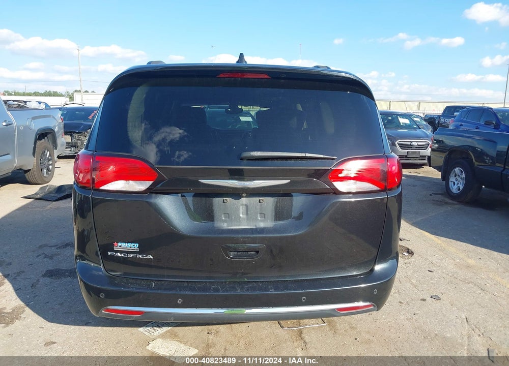2017 CHRYSLER PACIFICA TOURING L VIN: 2C4RC1BGXHR809733