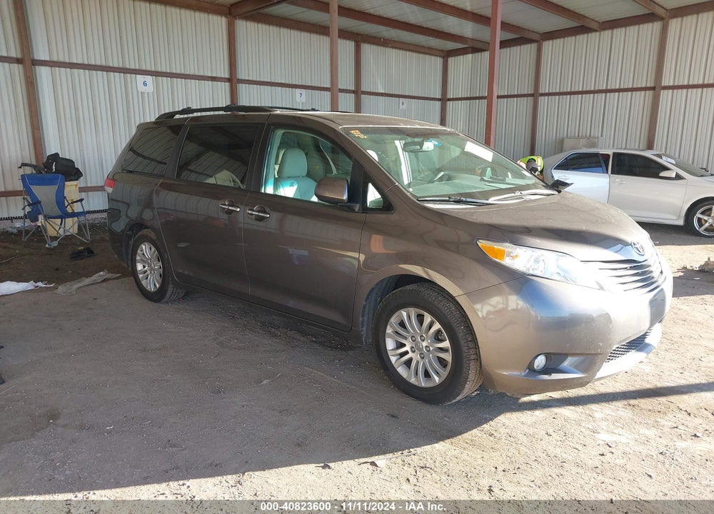 2012 TOYOTA SIENNA XLE V6 8 PASSENGER VIN: 5TDYK3DC4CS196836