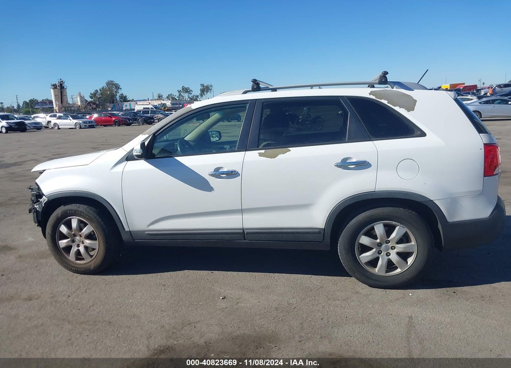 2013 KIA SORENTO LX V6 VIN: 5XYKT4A28DG349687