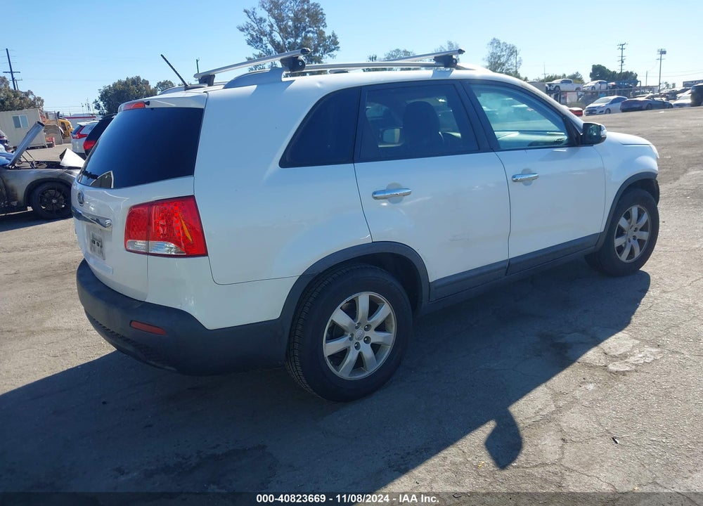 2013 KIA SORENTO LX V6 VIN: 5XYKT4A28DG349687