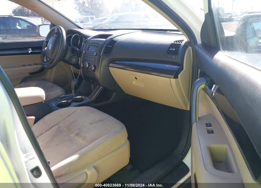 2013 KIA SORENTO LX V6 VIN: 5XYKT4A28DG349687