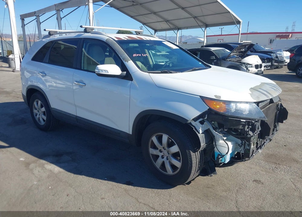 2013 KIA SORENTO LX V6 VIN: 5XYKT4A28DG349687