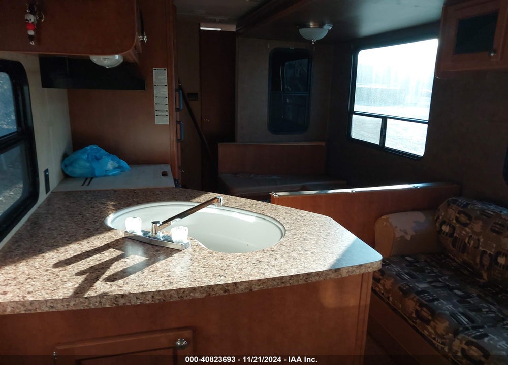 2014 SHASTA REVERE 27BH VIN: 5ZT2SHRBXEE002787