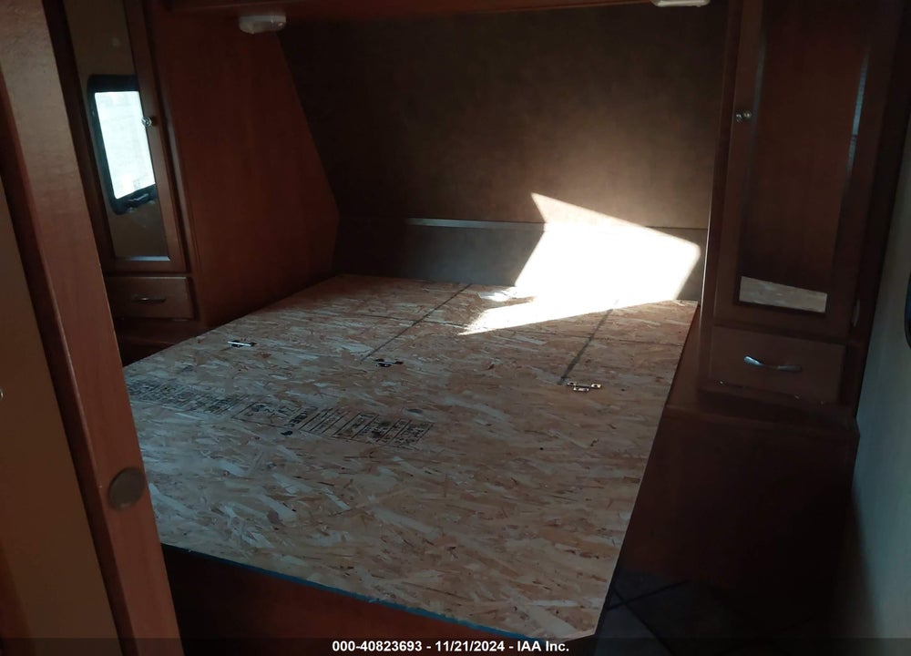 2014 SHASTA REVERE 27BH VIN: 5ZT2SHRBXEE002787
