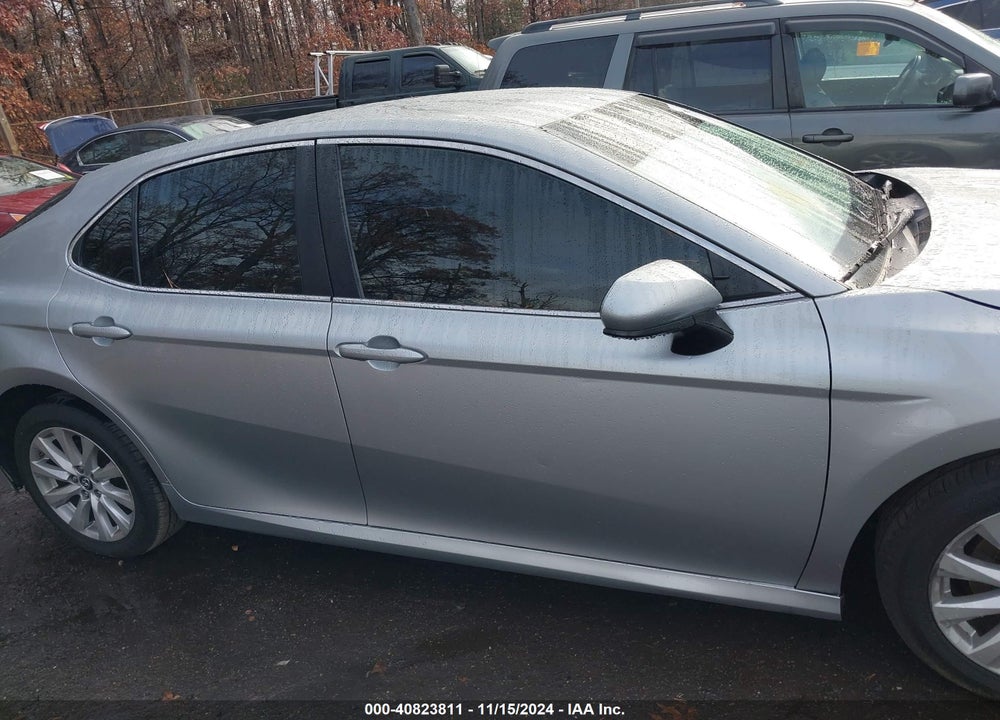 2018 TOYOTA CAMRY LE VIN: 4T1B11HK8JU045372