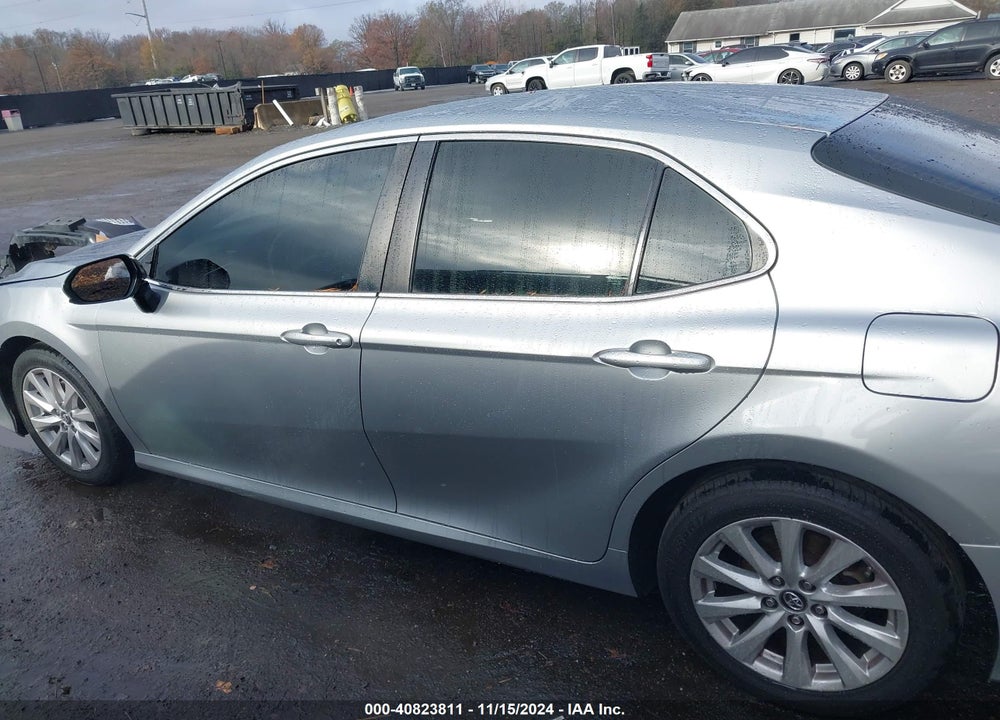 2018 TOYOTA CAMRY LE VIN: 4T1B11HK8JU045372