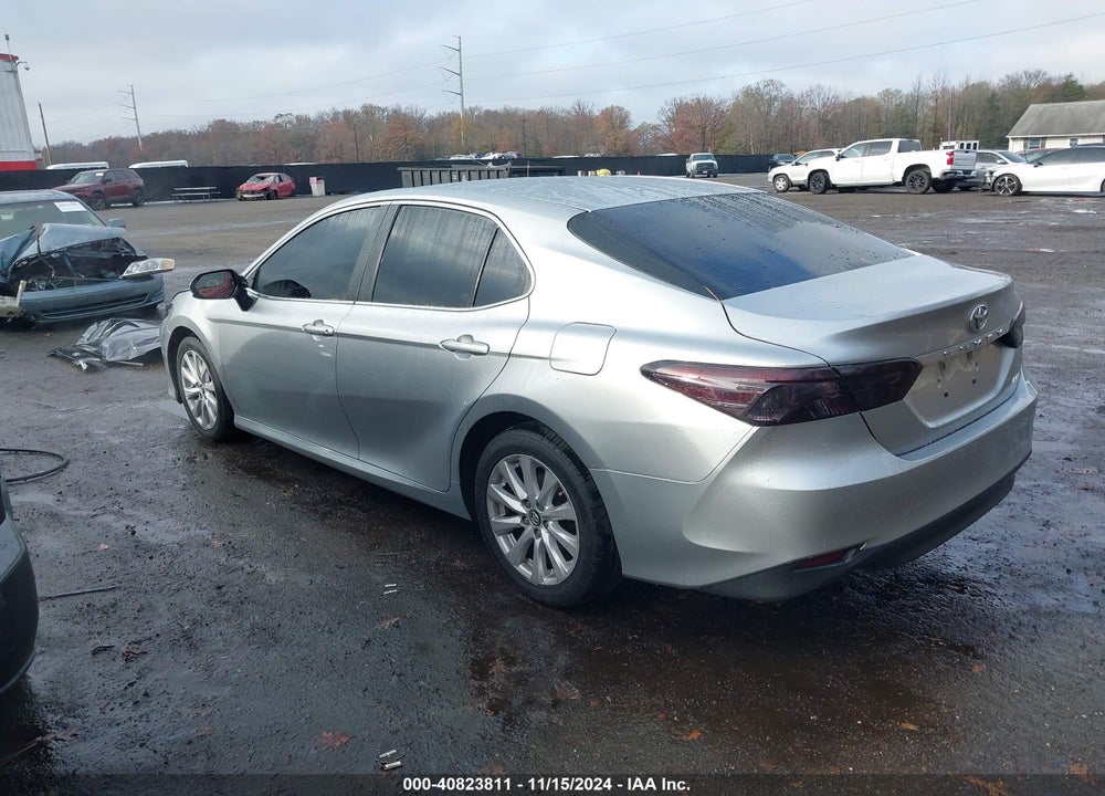2018 TOYOTA CAMRY LE VIN: 4T1B11HK8JU045372