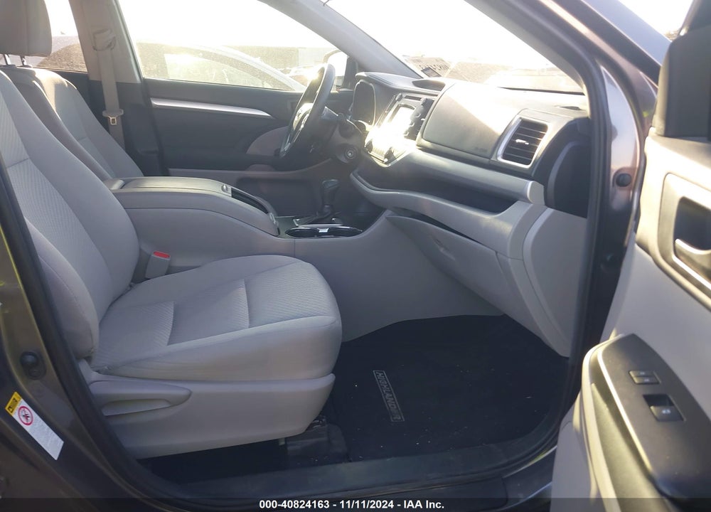 2019 TOYOTA HIGHLANDER LE VIN: 5TDZARFH0KS059636