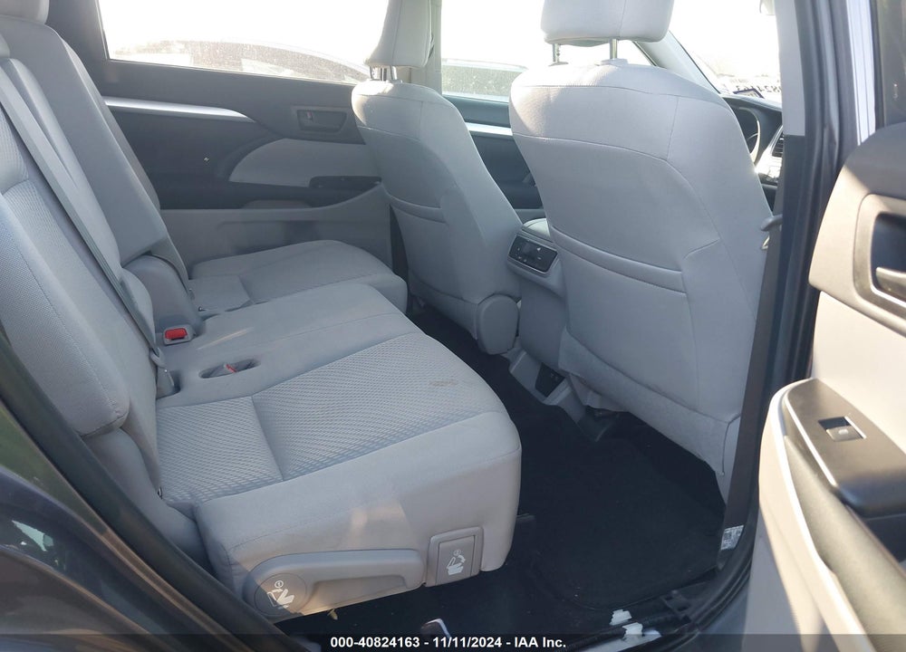 2019 TOYOTA HIGHLANDER LE VIN: 5TDZARFH0KS059636