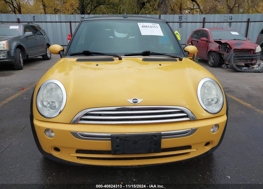 2008 MINI COOPER VIN: WMWRF33518TG18601