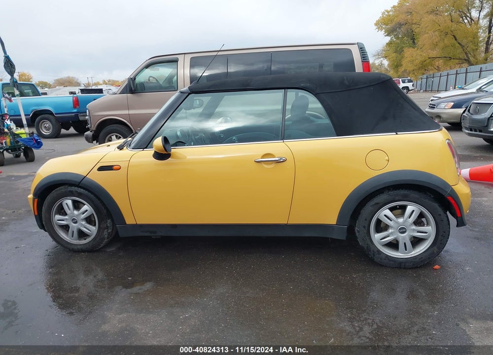 2008 MINI COOPER VIN: WMWRF33518TG18601