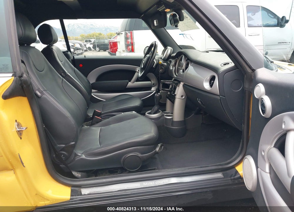 2008 MINI COOPER VIN: WMWRF33518TG18601