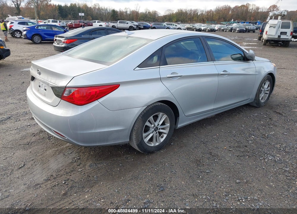 2013 HYUNDAI SONATA VIN: 5NPEB4AC0DH717619