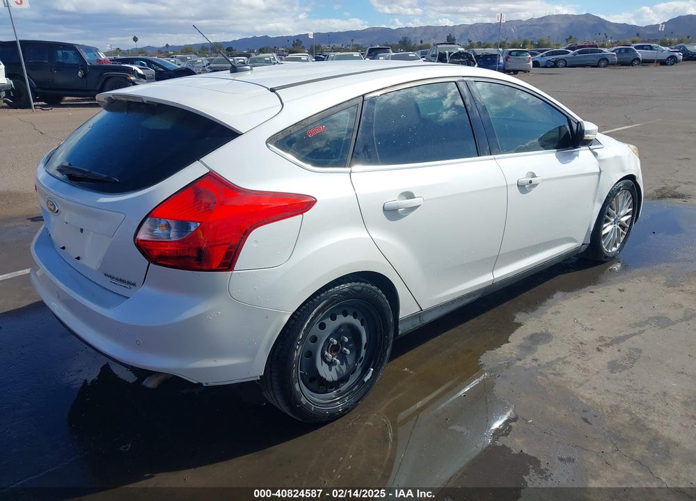 2014 FORD FOCUS TITANIUM VIN: 1FADP3N28EL210608