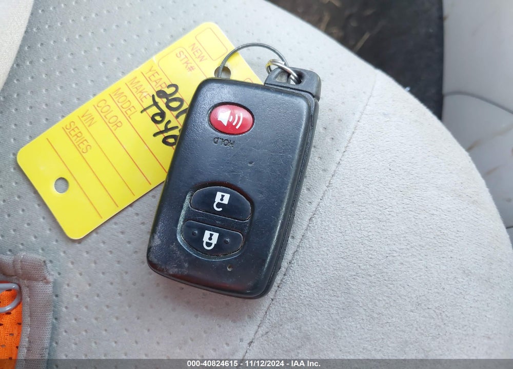 2014 TOYOTA PRIUS TWO VIN: JTDKN3DU8E1752782