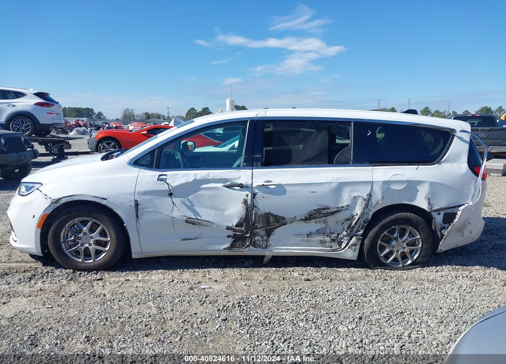 2023 CHRYSLER PACIFICA TOURING L VIN: 2C4RC1BG0PR624377