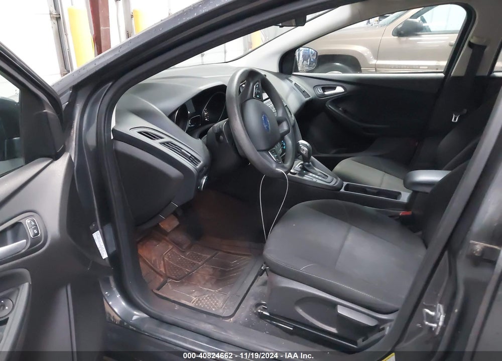 2016 FORD FOCUS SE VIN: 1FADP3K23GL380690