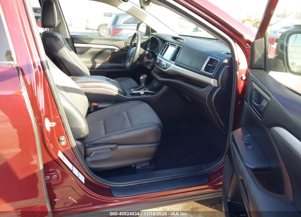 2018 TOYOTA HIGHLANDER LE PLUS VIN: 5TDBZRFH6JS804799