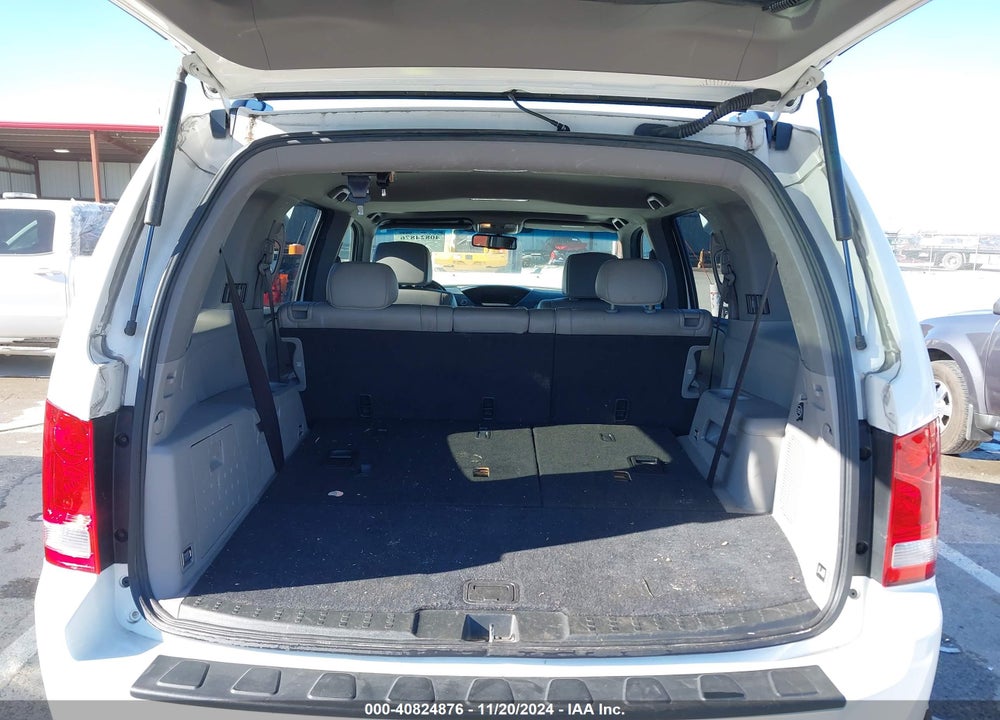 2010 HONDA PILOT EX-L VIN: 5FNYF4H51AB028871