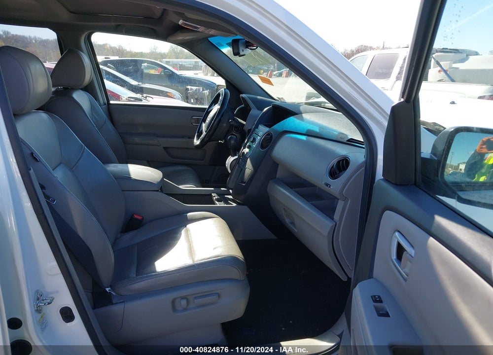 2010 HONDA PILOT EX-L VIN: 5FNYF4H51AB028871