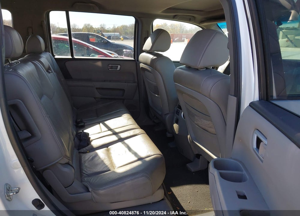 2010 HONDA PILOT EX-L VIN: 5FNYF4H51AB028871