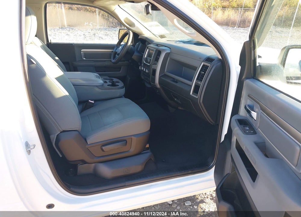 2015 RAM 1500 EXPRESS VIN: 3C6JR7AT3FG676420