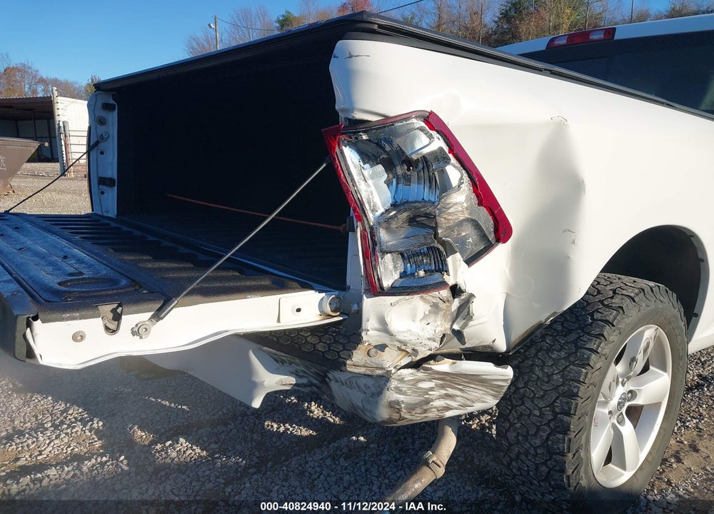 2015 RAM 1500 EXPRESS VIN: 3C6JR7AT3FG676420