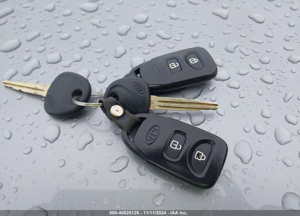 2011 KIA SPORTAGE LX VIN: KNDPBCA22B7076016