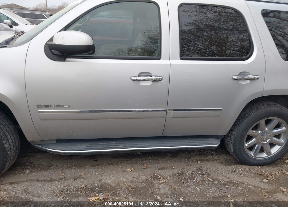2011 GMC YUKON DENALI VIN: 1GKS1EEF9BR128157