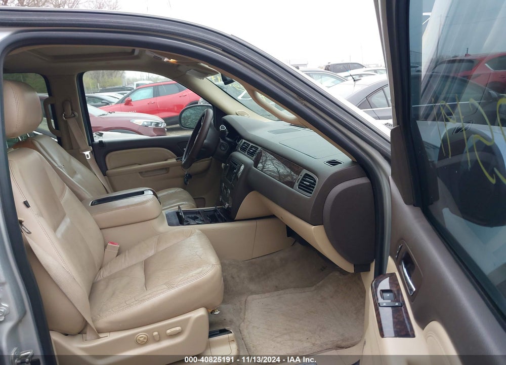 2011 GMC YUKON DENALI VIN: 1GKS1EEF9BR128157