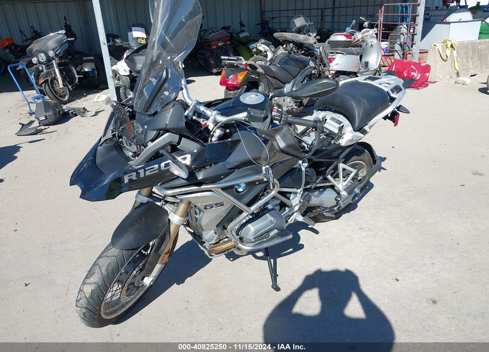 2017 BMW R1200 GS VIN: WB10A610XHZ654863