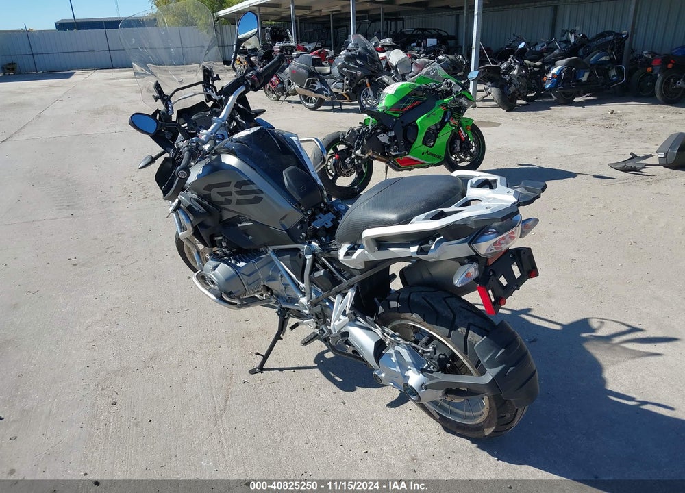 2017 BMW R1200 GS VIN: WB10A610XHZ654863