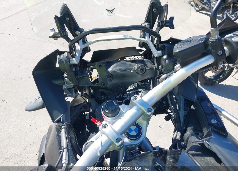 2017 BMW R1200 GS VIN: WB10A610XHZ654863