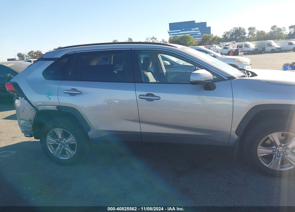 2022 TOYOTA RAV4 XLE VIN: 2T3W1RFV1NW220121
