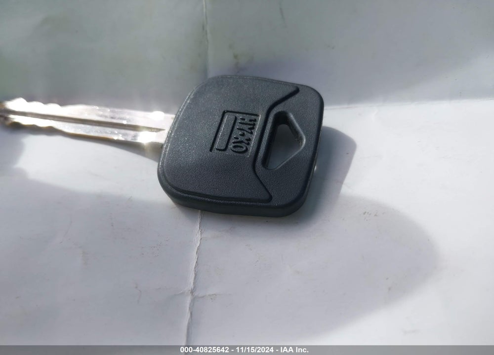 2002 TOYOTA COROLLA S VIN: 2T1BR12E62C548560