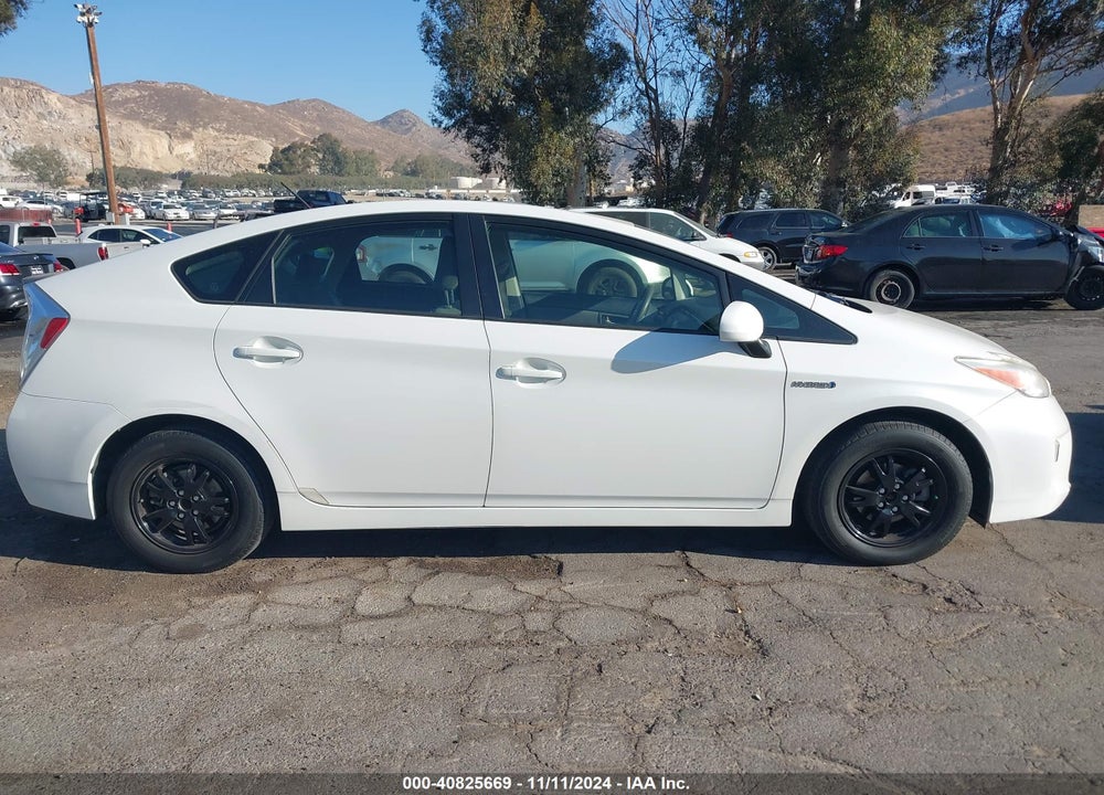 2013 TOYOTA PRIUS TWO VIN: JTDKN3DU4D5607827
