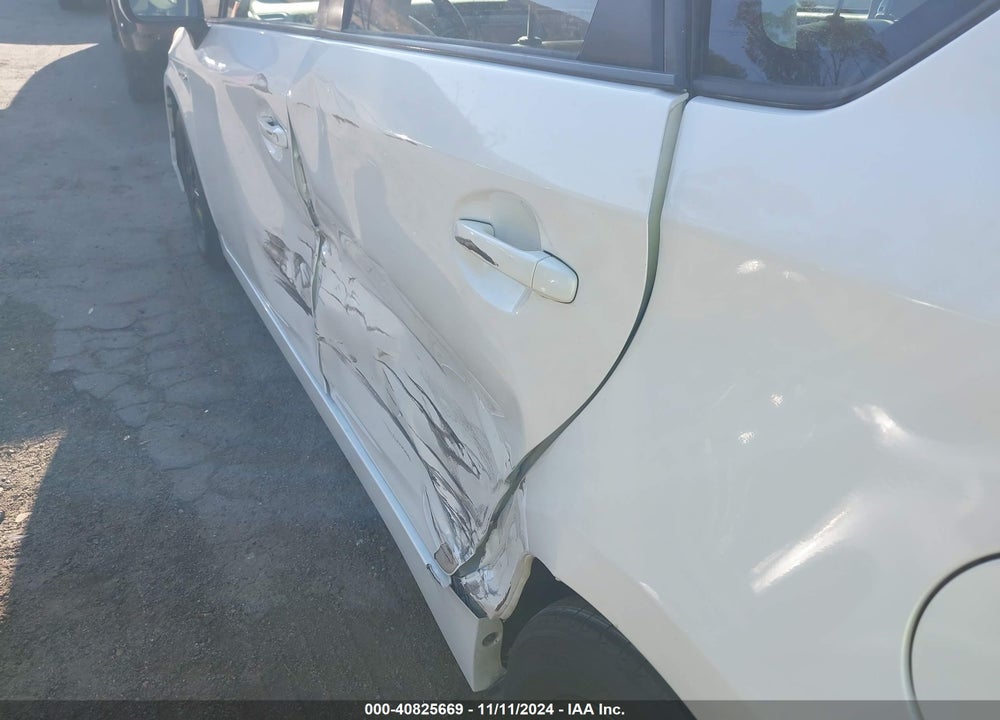 2013 TOYOTA PRIUS TWO VIN: JTDKN3DU4D5607827