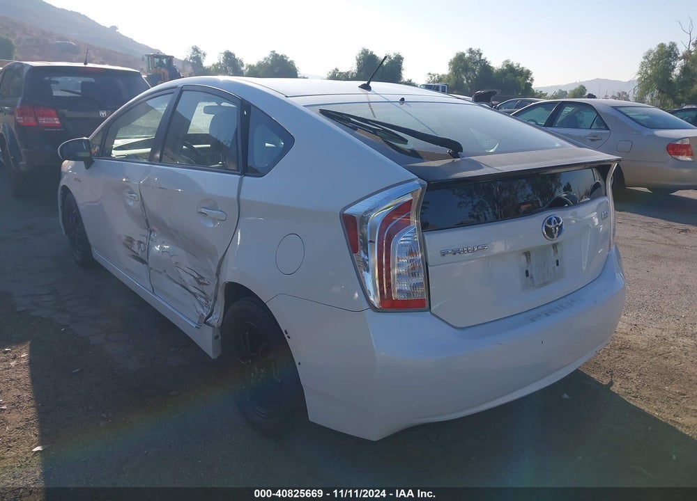 2013 TOYOTA PRIUS TWO VIN: JTDKN3DU4D5607827