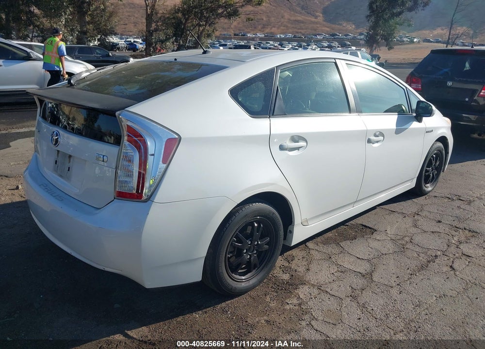 2013 TOYOTA PRIUS TWO VIN: JTDKN3DU4D5607827