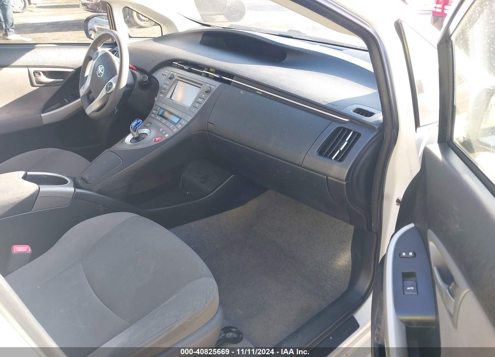 2013 TOYOTA PRIUS TWO VIN: JTDKN3DU4D5607827