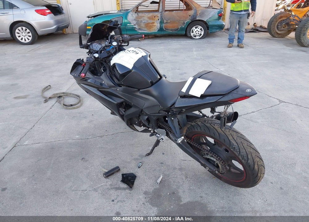 2018 YAMAHA YZFR3 VIN: MH3RH06Y2JK018326