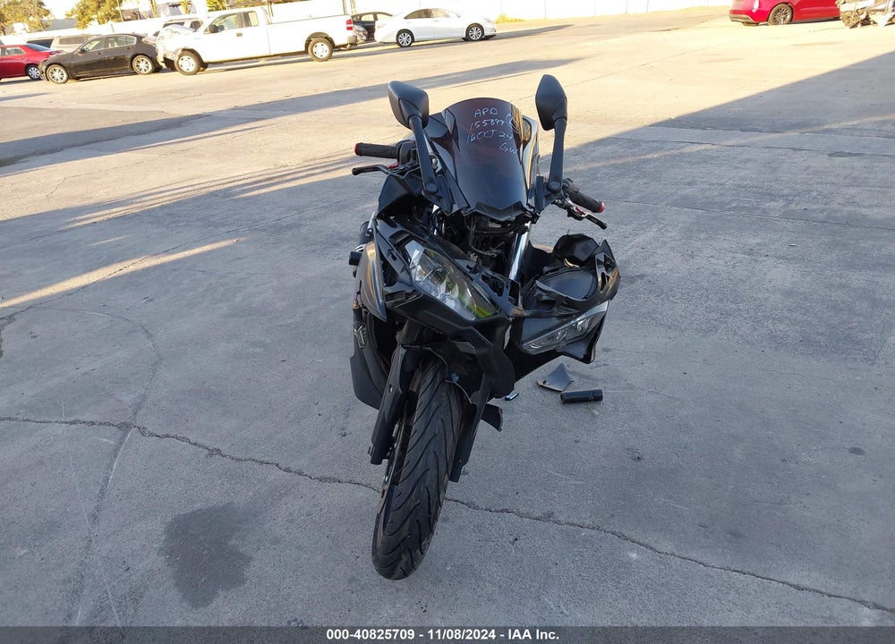2018 YAMAHA YZFR3 VIN: MH3RH06Y2JK018326